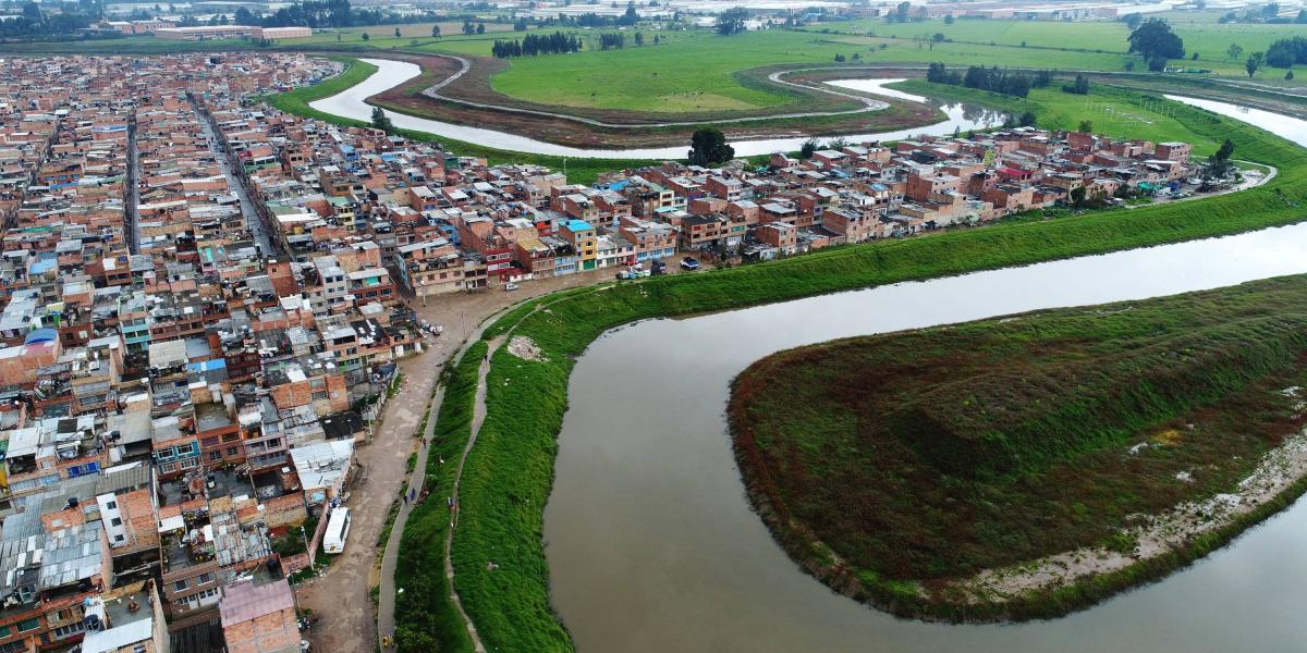 Esta imagen tomada en abril del 2018 muestra barrios muy cercanos al río Bogotá en jurisdicción de la capital.