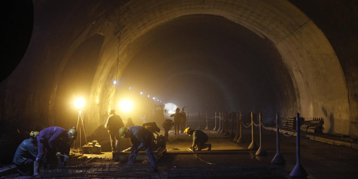 Así luce el ‘Cruce de la Cordillera Central’ con su túnel principal en un 95% de obra civil. Expertos dicen que el Túnel de La Línea entraría en funcionamiento en junio de 2020.