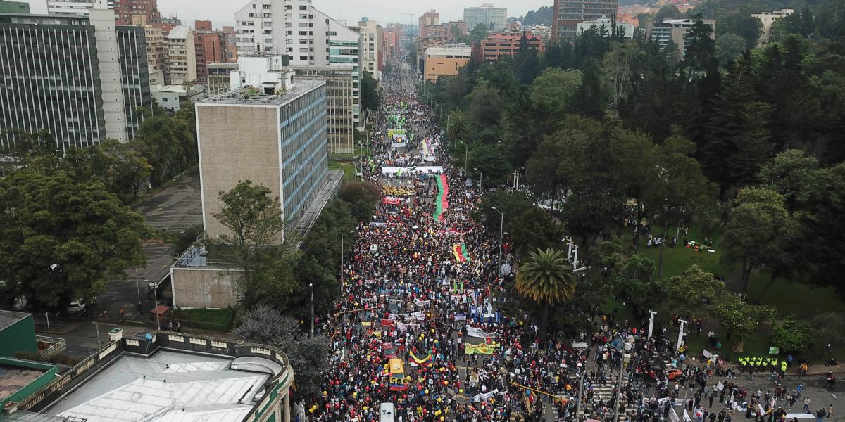 Miles de manifestantes marcharon en Bogotá.