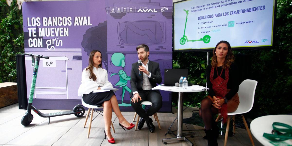 El Grupo Avala y Grin anunciaron la alianza en la oficina del Banco de Bogotá ubicada en la carrera 11 con calle 81, una de las sucursales que entregarán las recargas.
