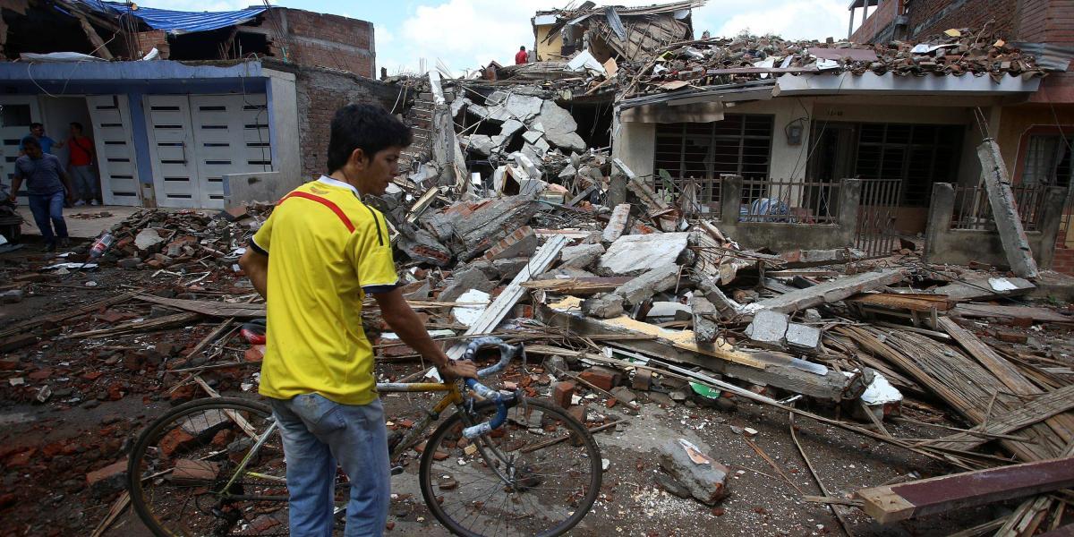 El ataque destruyó cuatro viviendas en Santander de Quilichao. Sus moradores buscaban dónde pasar la noche.
