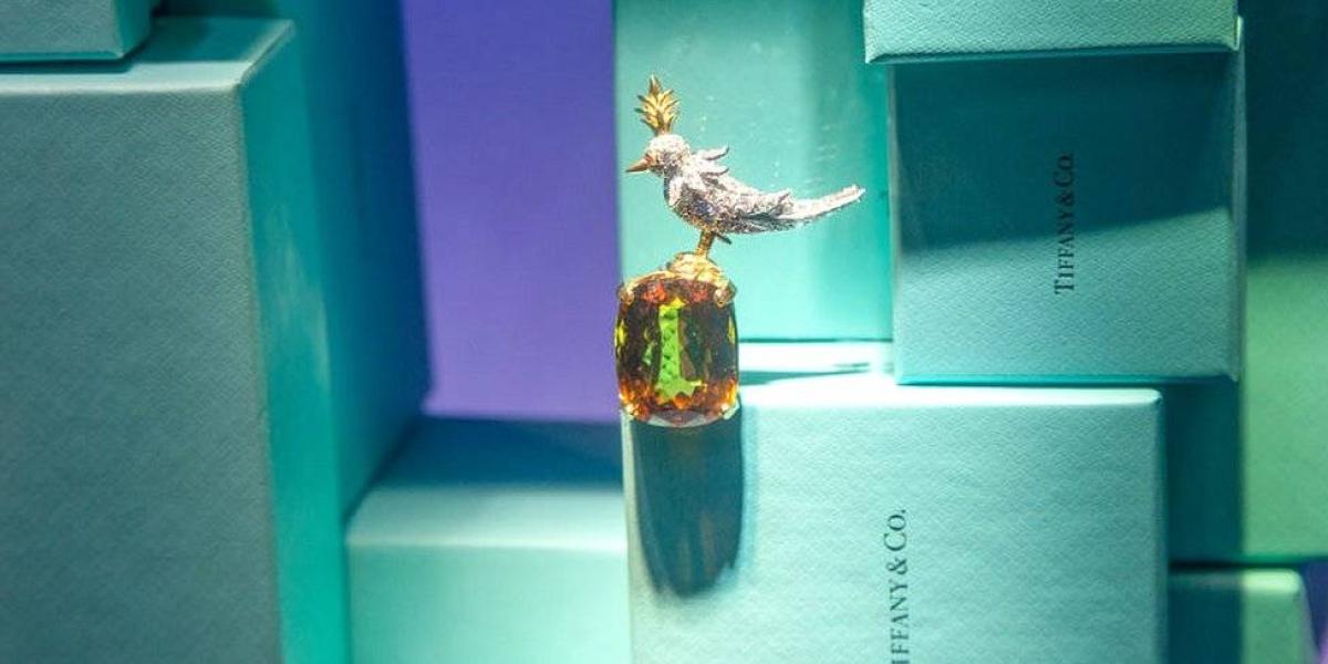 El grupo que controla a la marca de lujo Louis Vuitton compró la joyería Tiffany convirtiéndose en un importante jugador en la industria de las gemas.