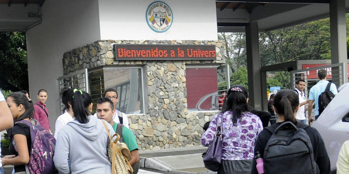 En total, ocho personas relacionadas con la Universidad de Medellín fueron citadas por la Fiscalía.