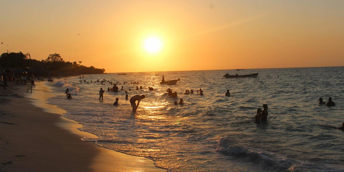 Cartagena, la capital turística del país, vive su temporada de mayor afluencia de viajeros.