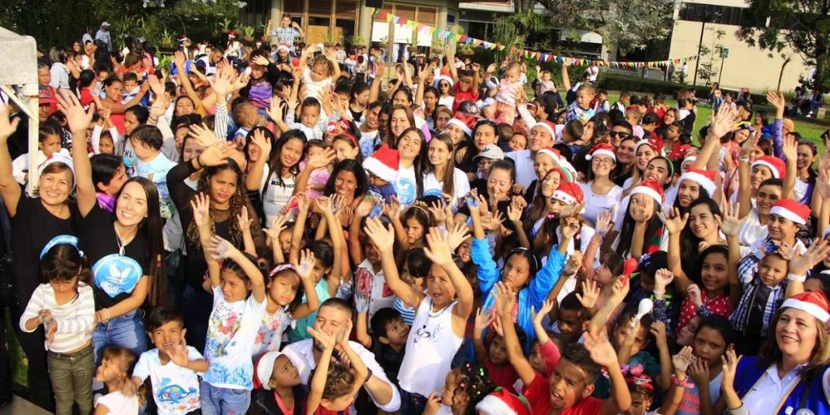El colectivo ciudadano Compartiendo Sonrisas celebró la Navidad con 650 niños venezolanos.