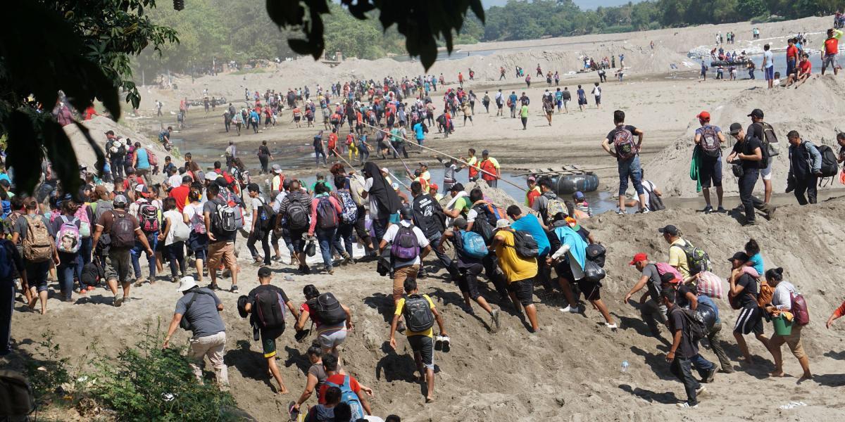 M xico migrantes avanzan por el sur rumbo a Estados Unidos