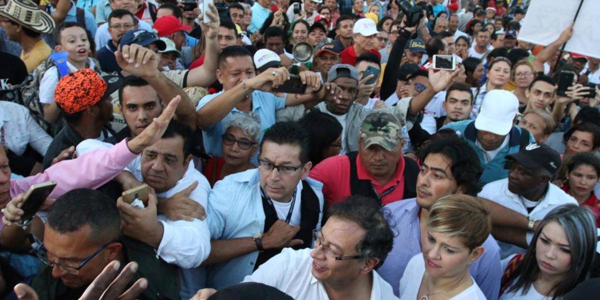 Petro llega a movilización en Barranquilla
