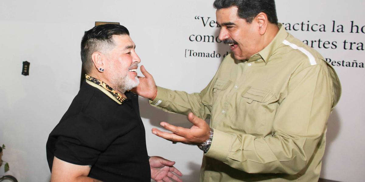 El presidente venezolano, Nicolás Maduro, con Diego Armando Maradona.