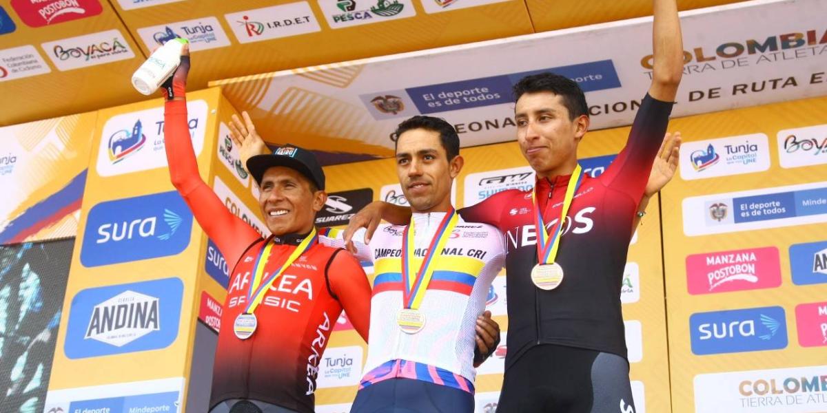 Nairo Quintana (izq.), plata), Daniel Martínez (centro, oro) y Egan Bernal (bronce), podio de la contrarreloj de los Nacionales de Ciclismo.