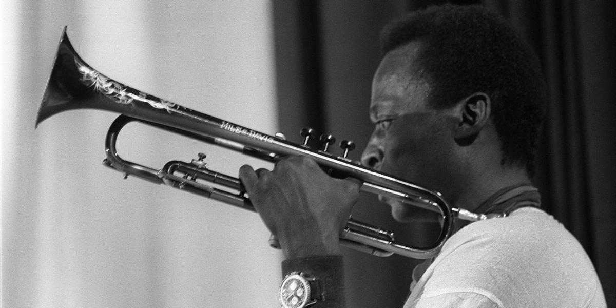 El trompetista Miles Davis, un personaje que transformó la música.