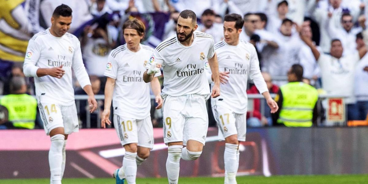 Los jugadores de Real Madrid celebran el gol de Benzema.