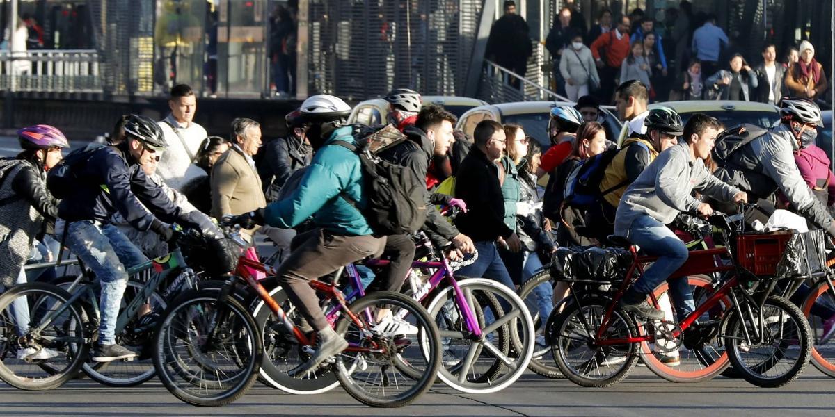 Ciudadanos se movilizaron en bicicleta durante el Día sin Carro.