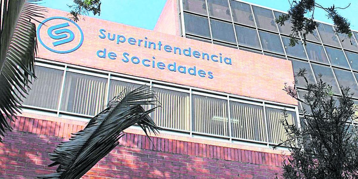 La Superintendencia admitió a la sociedad El País S.A. en Ley de Reorganización.
