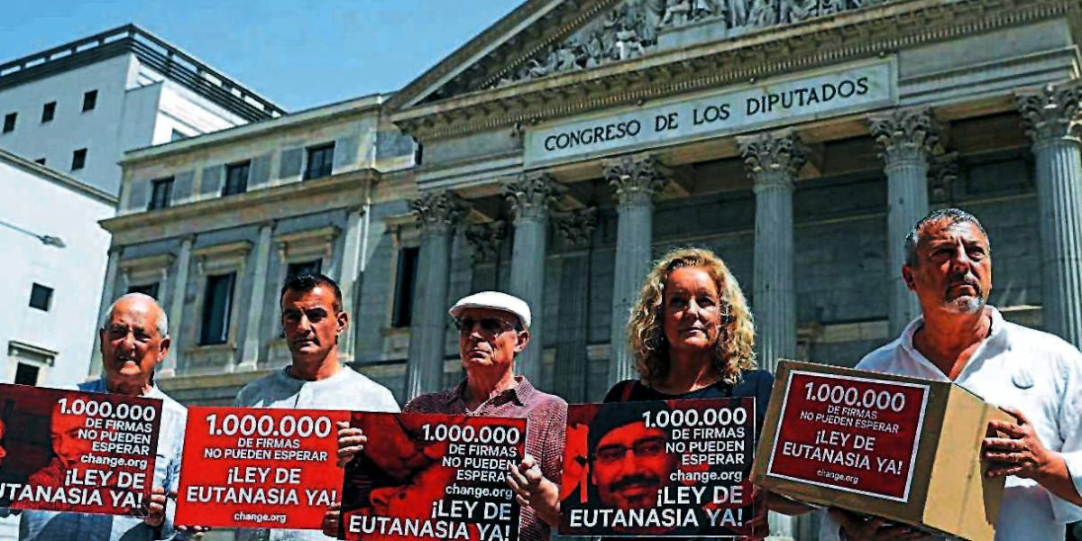 En 2019, un médico español fue condenado por practicar la eutanasia. Esto llevó a que ciudadanos buscaran un millón de firmas para pedir la despenalización.