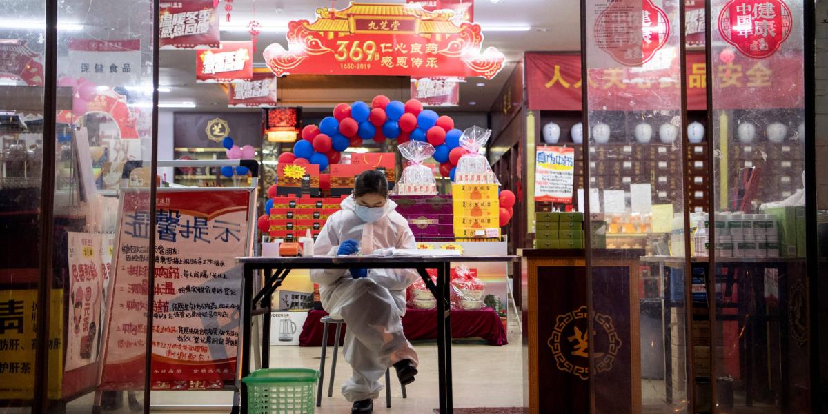 Medidas de protección contra el coronavirus en Yueyang (China). Más de 3.000 personas han muerto a nivel global por la epidemia.