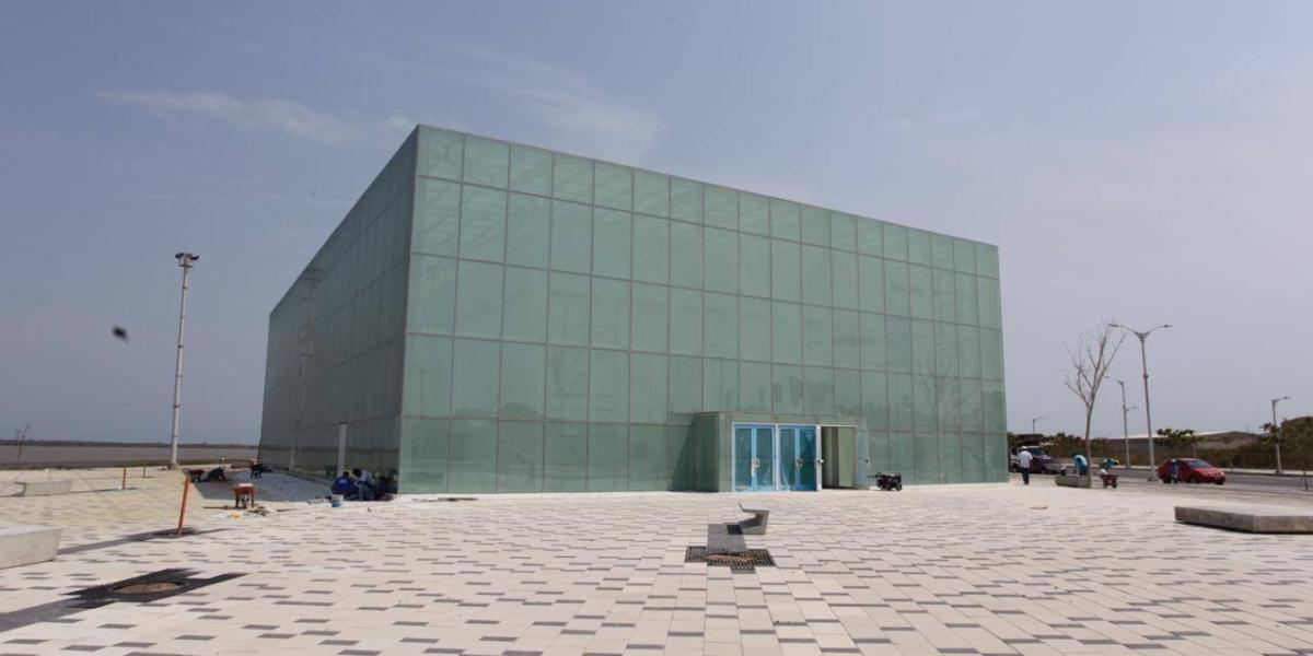 El Pabellón de Cristal fue construido en el Gran Melecón del río Magdalena para realizar la Asamblea del BID en Barranquilla.