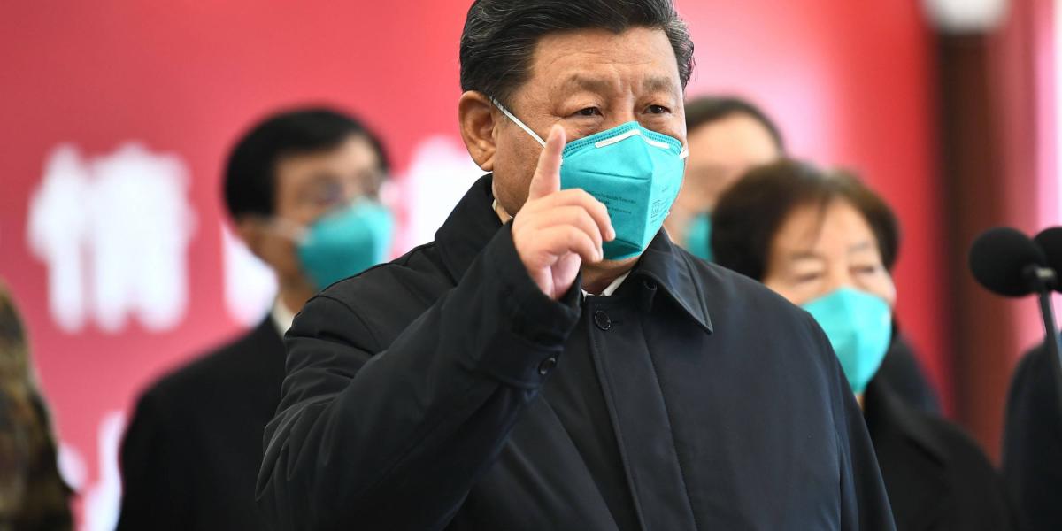 El presidente chino, Xi Jinping, visitó el martes el hospital de Huoshenshan en Wuhan.