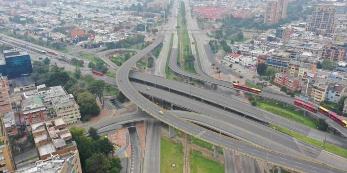 La mandataria agregó que en un puente normal habrían salido de Bogotá más de un millón de vehículos, pero que este jueves solo salieron cerca de 120.000.
