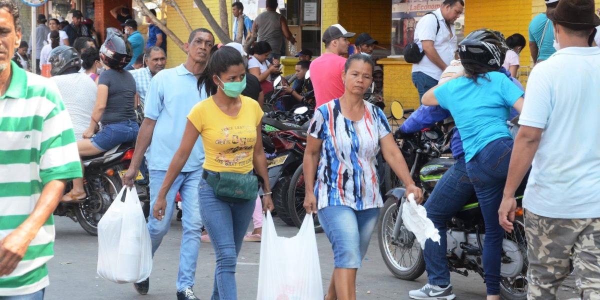 Mercado de Santa Marta ha colapsado tras anuncio de primeros casos de coronavirus en la ciudad.