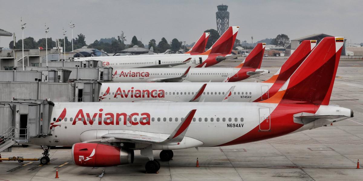 Las restricciones por el coronavirus obligaron a que Avianca dejara en tierra 132 aviones de pasajeros.