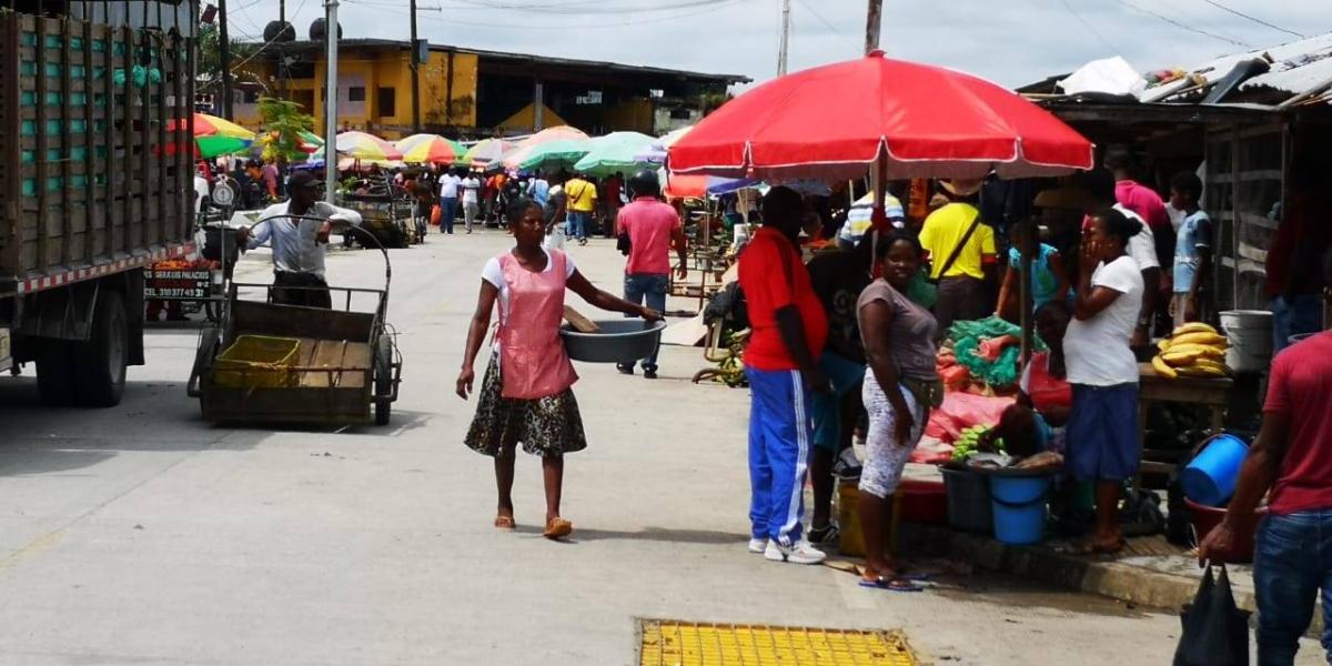 Plaza de mercado en Quibdó, Chocó. Los ciudadanos no cumplen con las medidas de bioseguridad.
