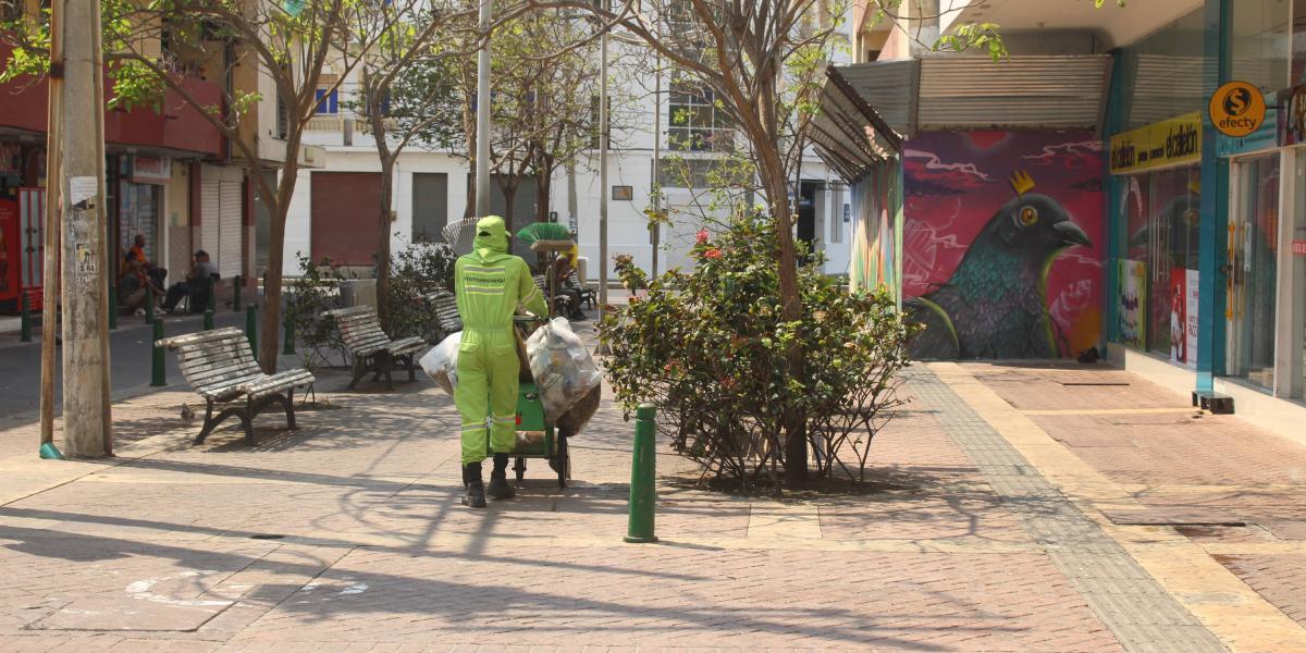 En Cartagena, la empresa Pacaribe despidió a 170 barrenderos, argumentando que no había basura en las calles.