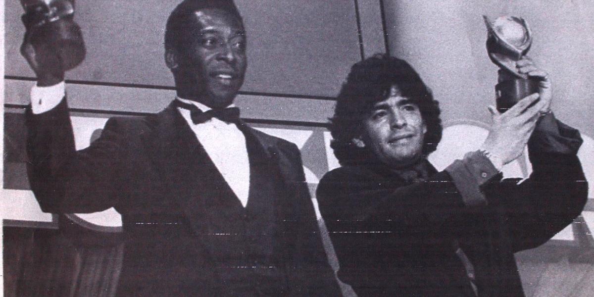 Pelé y Maradona, en un encuentro posterior.