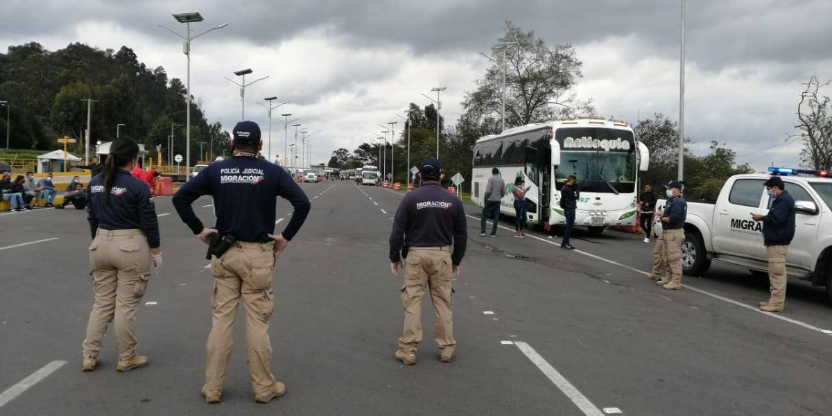 Los buses que se dirigían hacia Cúcuta fueron retenidos en peaje de los Andes.