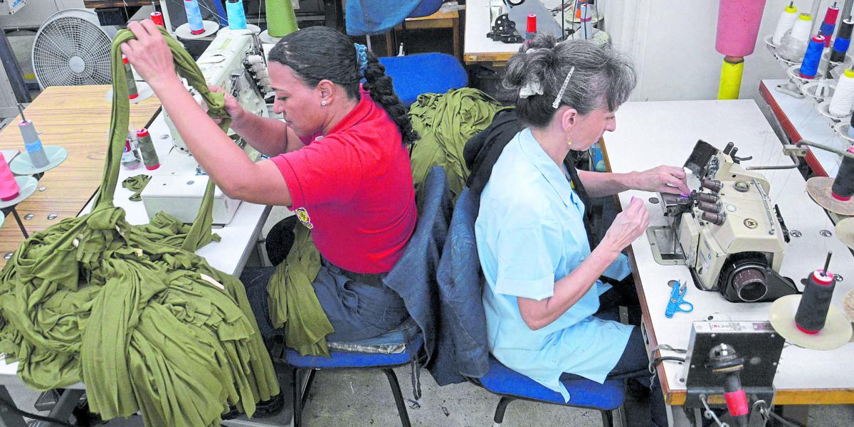 El sector textil equivale al 3,2 por ciento del PIB de Antioquia, representando el 29,6 por ciento del empleo industrial en el departamento.