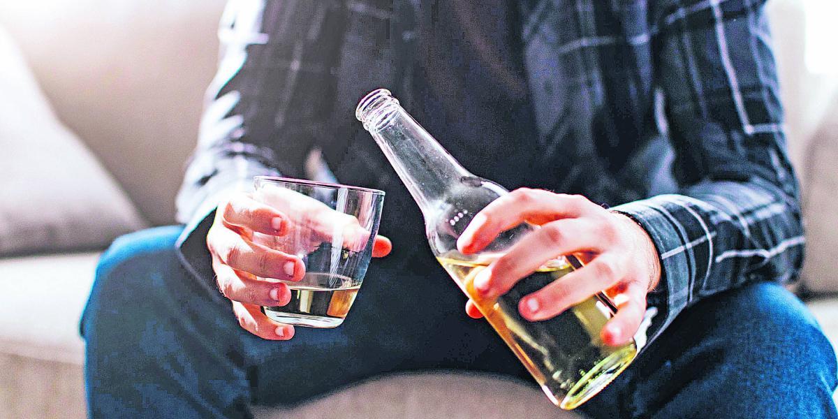De acuerdo con la OMS, con el consumo de dos unidades de una bebida alcohólica al día no se sufren consecuencias graves en la salud. El problema está en comenzar a excederse.