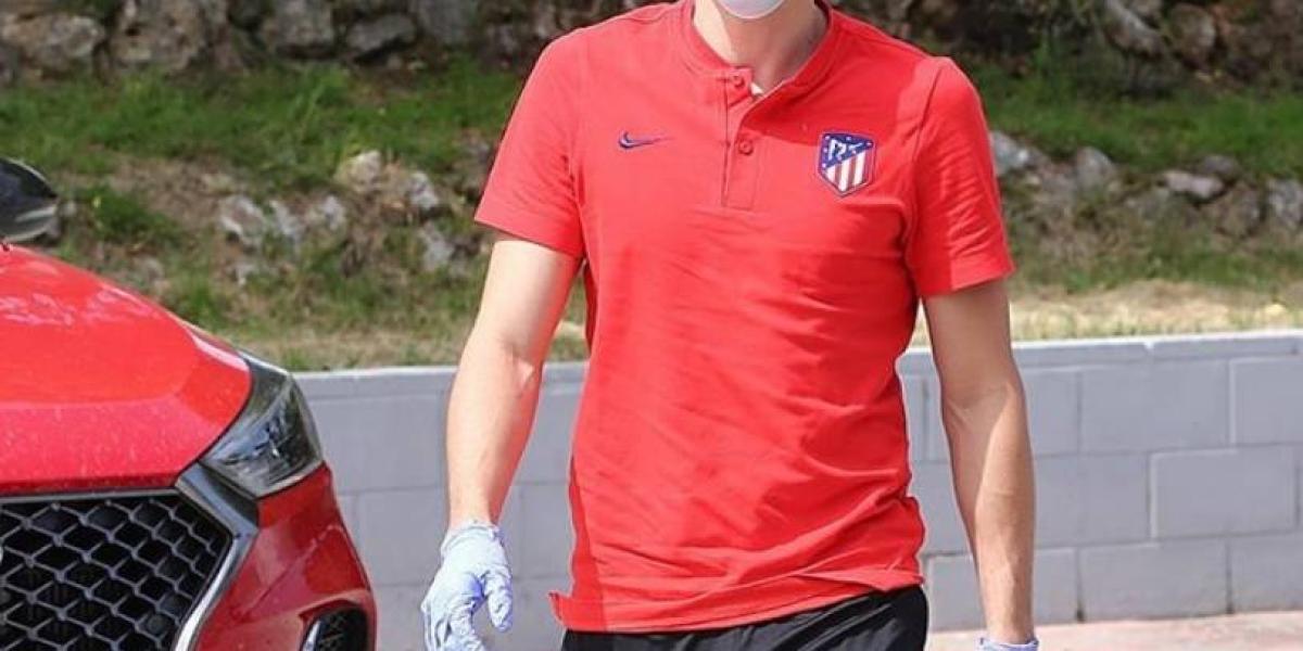 Santiago Arias, a su llegada a las pruebas de covid-19 con el Atlético de Madrid.