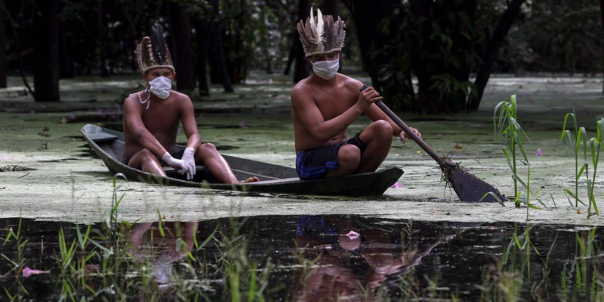 Indígenas de la Amazonia brasilera, los más vulnerables al coronavirus y a la deforestación.