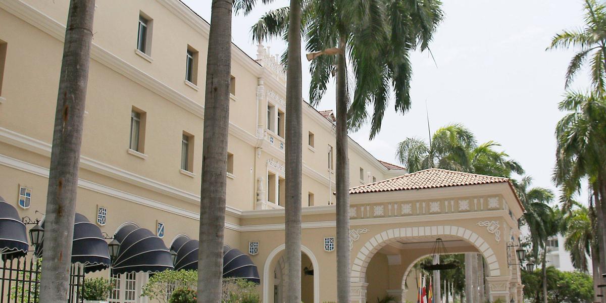 El 12 de marzo de 1982, el Gobierno Nacional erigió al hotel El Prado como monumento del patrimonio arquitectónico y cultural de Colombia.