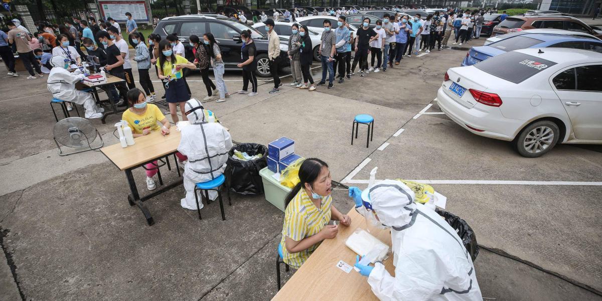 En Wuhan hacen controles constantes para determinar si hay o no nuevos contagios de coronavirus.