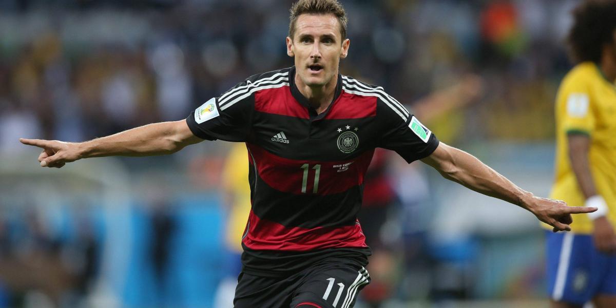 Miroslav Klose celebra su gol con Alemania en Brasil 2014.