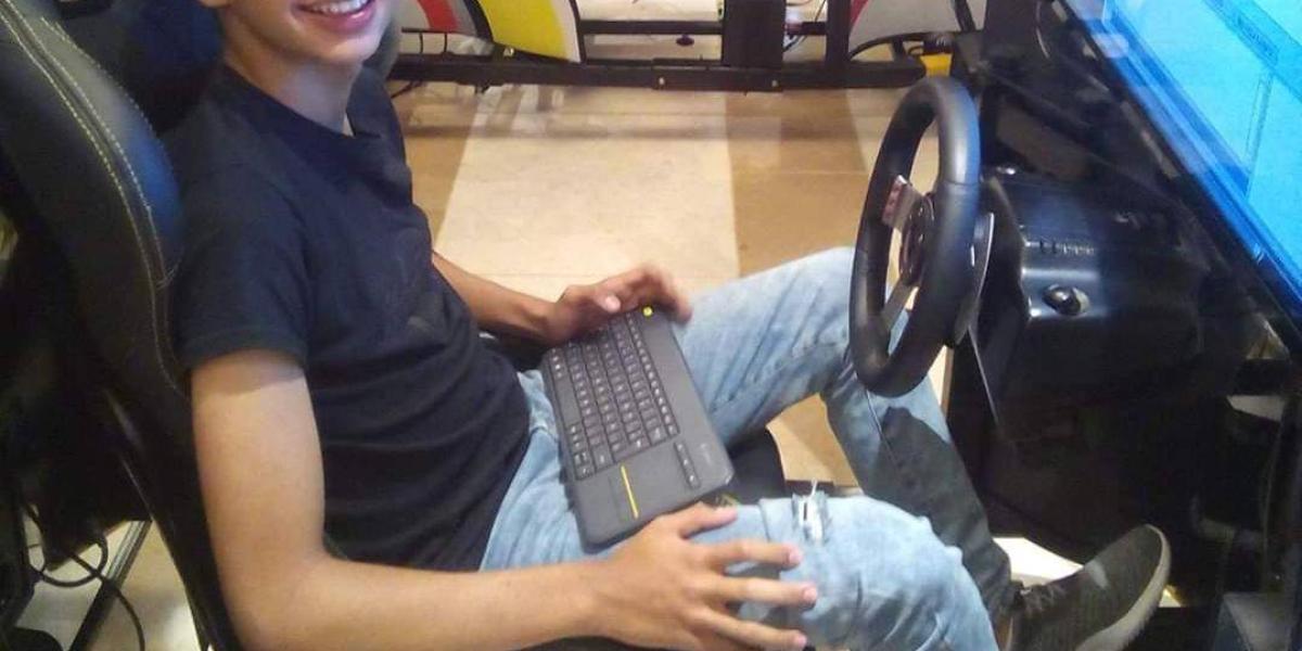 El piloto Luis Felipe Calderón se perfila como una de las figuras del automovilismo de simulación o sim racing.