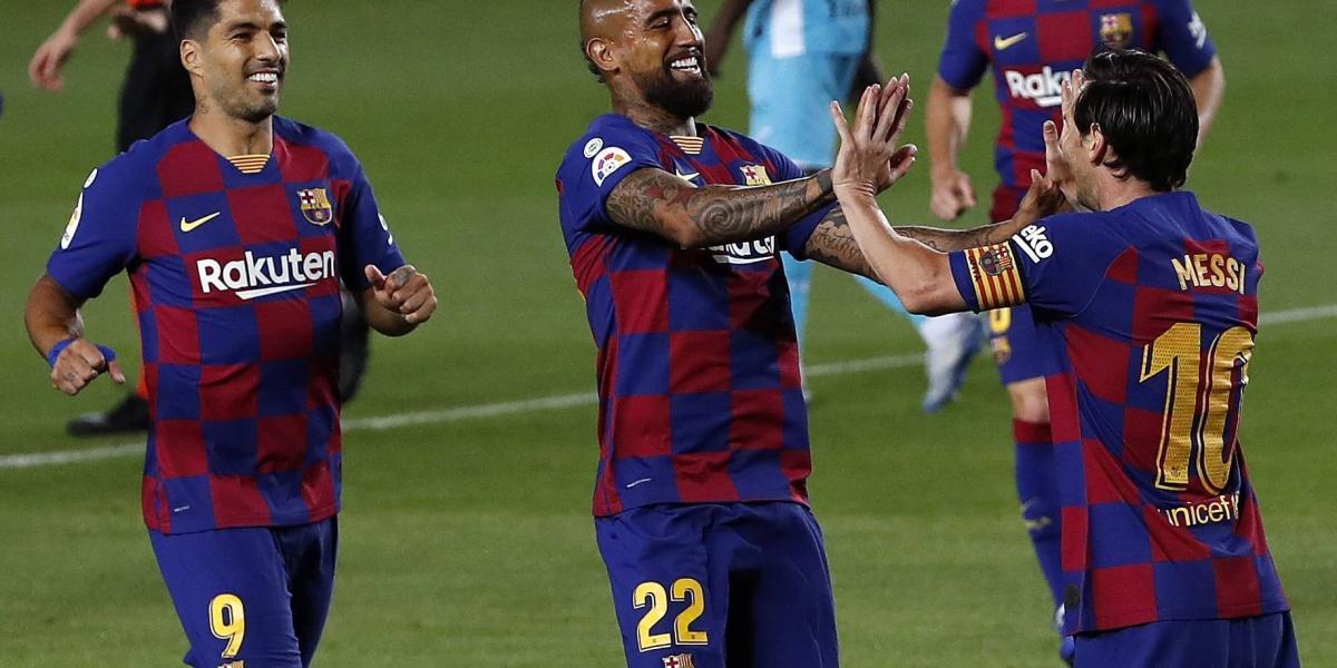 Los jugadores de Barcelona celebran el gol de Lionel Messi.