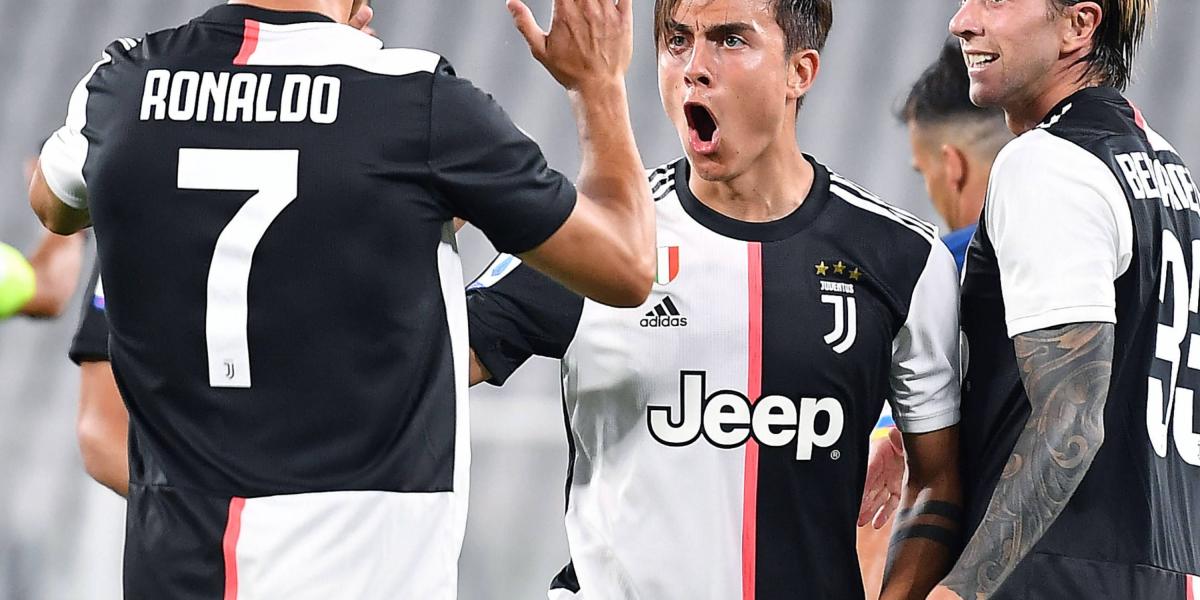 Los jugadores de Juventus celebran el primer gol de Cristiano Ronaldo.