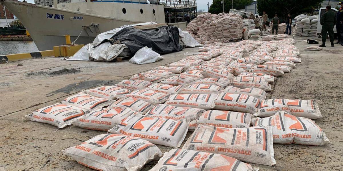 En una operación en aguas internacionales, cerca a Panamá, Policía y Armada, en cooperación autoridades de Estados Unidos, incautaron 7.5 toneladas de cocaína.