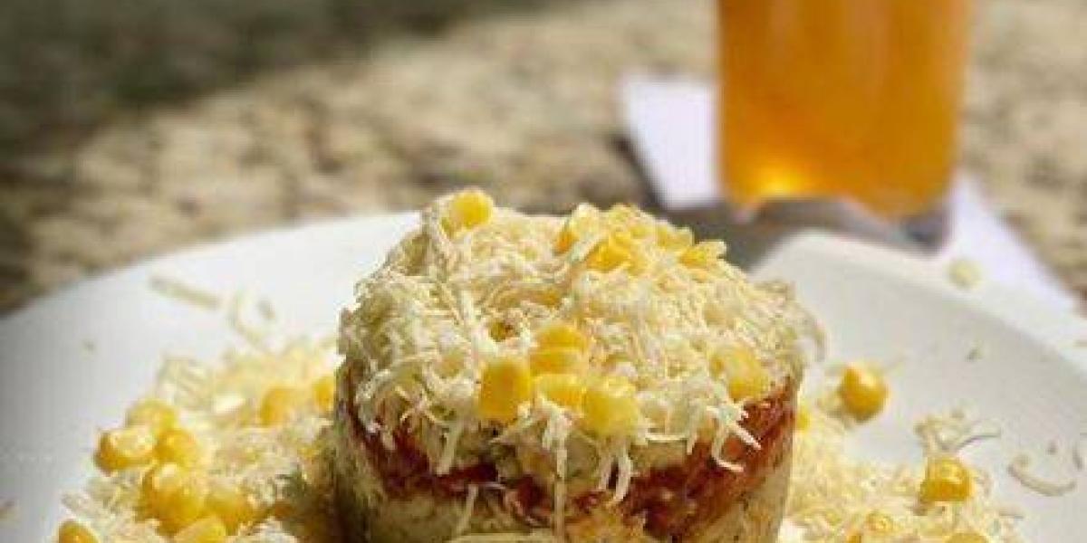 El Cayeye en tinta de calamar con queso costeño y maíz dulce, es una de las formas de preparar el guineo verde.