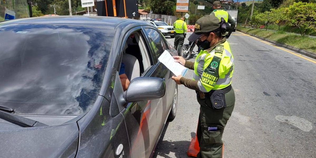 En vías principales y de salir de Medellín hacia otros municipios, Policía realizó actividades de control.