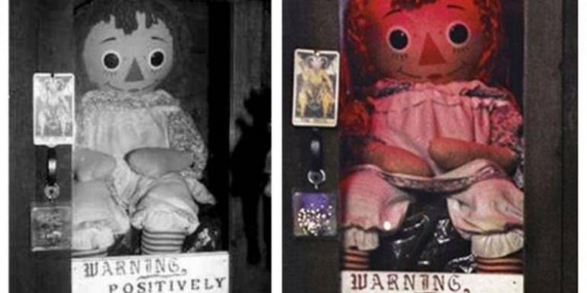 Annabelle fue encerrada en una urna de cristal en la década de 1970. Los Warren la guardaron en su Museo de Ocultismo.