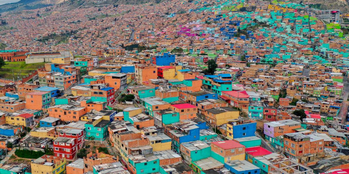 Cerca del 80 por ciento de los habitantes de Ciudad Bolívar, en el suroriente de Bogotá, viven en estratos uno y dos. Es uno de los sectores más afectados por la pobreza extrema