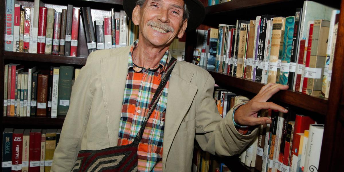 Escobar (Envigado, Antioquia, 1943) es cofundador del movimiento literario nadaista. Es también ensayista, cuentista y periodista.