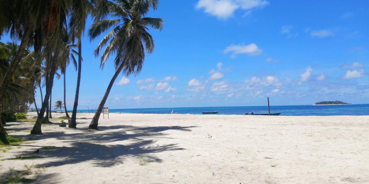 En San Andrés solo los turistas pueden acceder a las playas. A los isleños se les impuso toque de queda desde las 5 p. m.