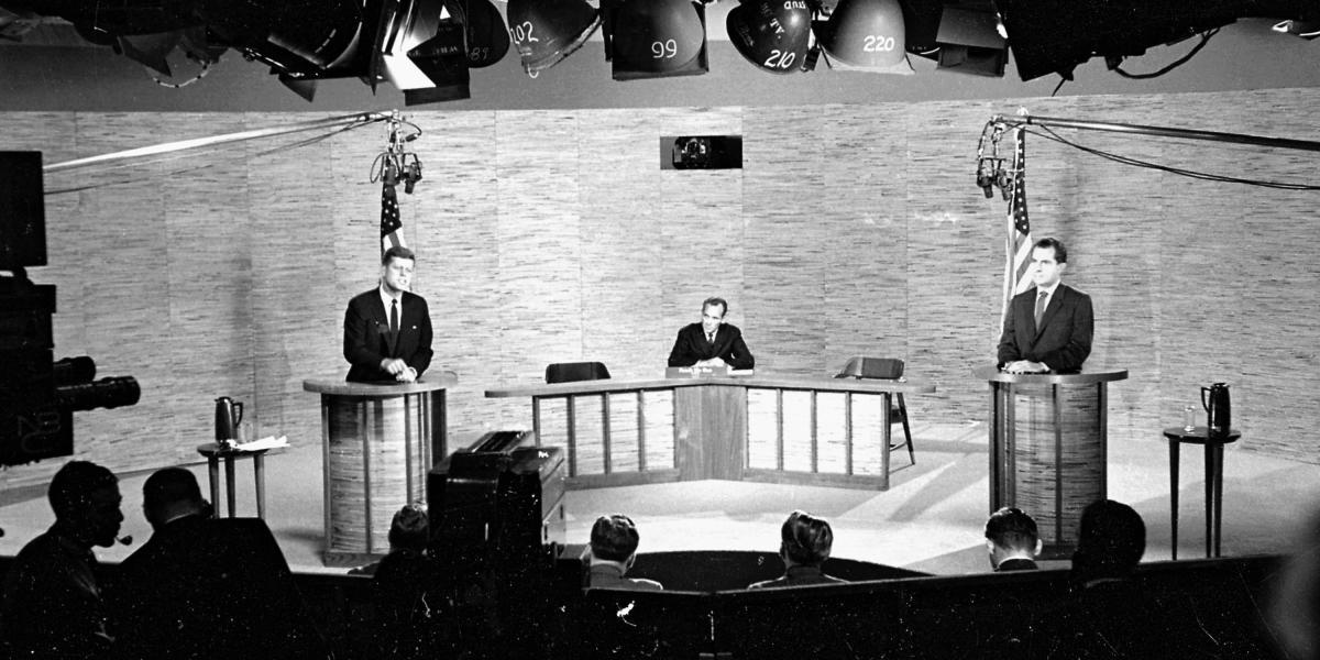 El gran debate entre John F. Kennedy (izquierda) y Richard Nixon (derecha) fue trasmitido por la cadena CBS, desde Washington.