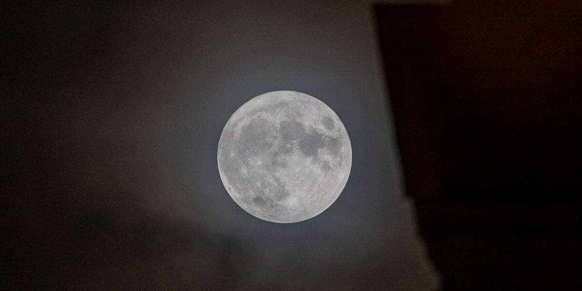 Luna llena del primero de octubre del 2020, vista desde Zaragoza (España).