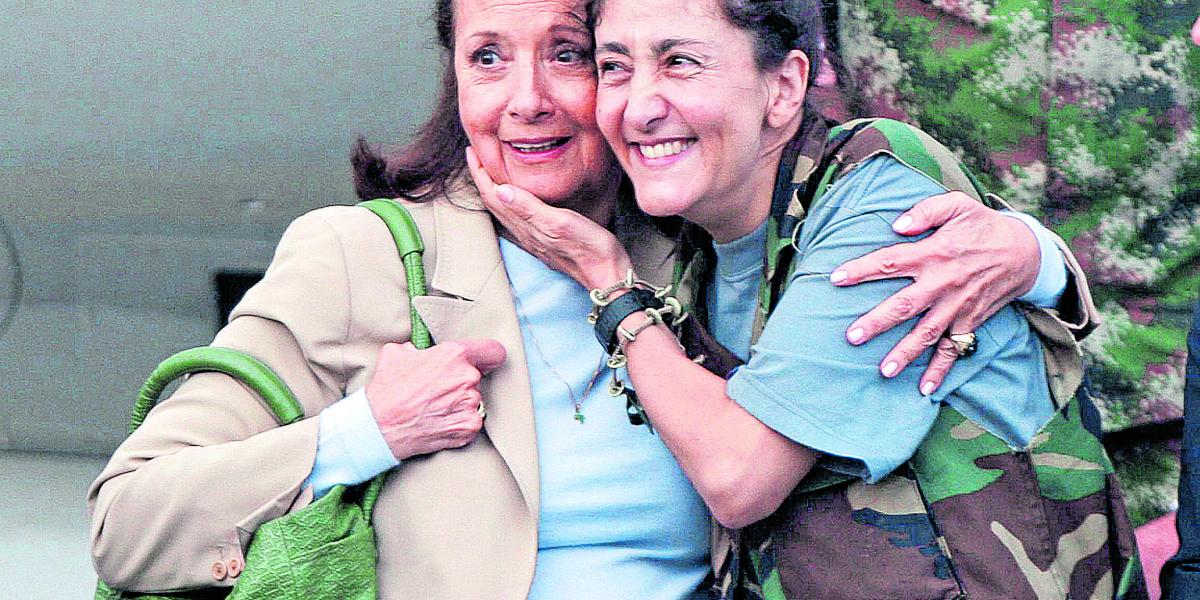 Con la primera persona que Ingrid Betancourt celebró su libertad fue con su mamá, Yolanda Pulecio.