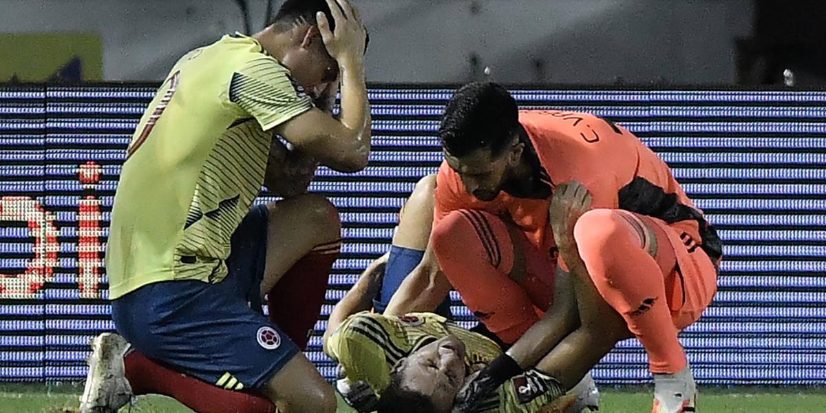 James Rodríguez se lamenta por la lesión de Santiago Arias.