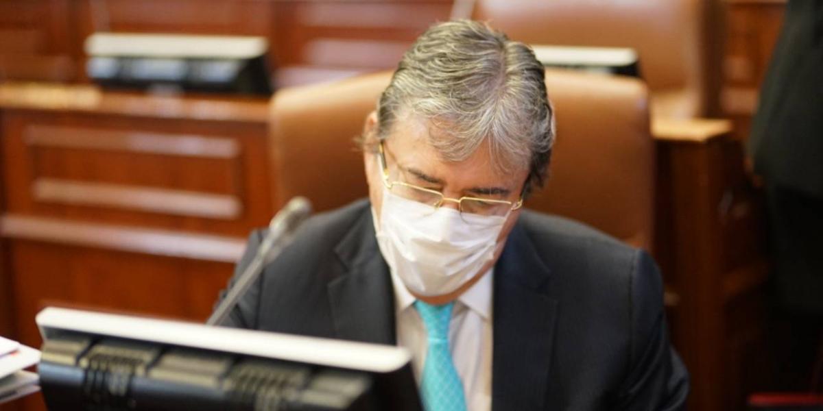 El ministro de Defensa, Carlos Holmes Trujillo, durante el debate de moción de censura, en la Cámara de Representantes.